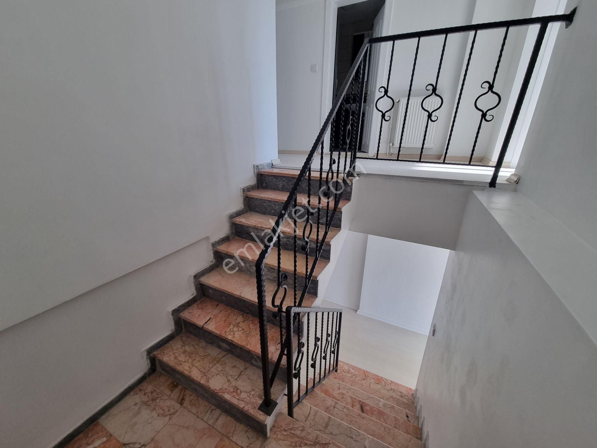 Aras Sokak'ta 5+1 Dubleks Çift Kapalı Teraslı Full Yapılı Masrafsız - Görsel 19