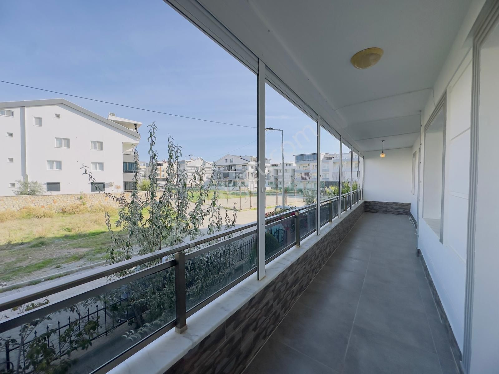 Didim Efeler'de Havuzlu Site İçinde Asansörlü 3+1 Daire - Görsel 4