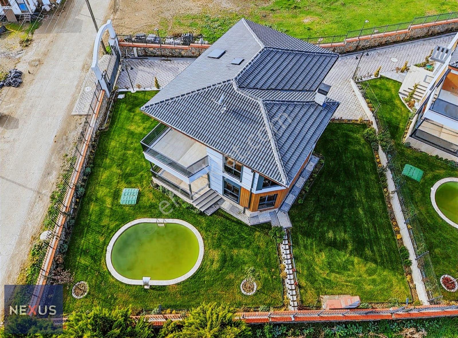 İstanbul'a Komşu Sevindikli'de 560 M² Arsa İçinde Havuzlu Villa
