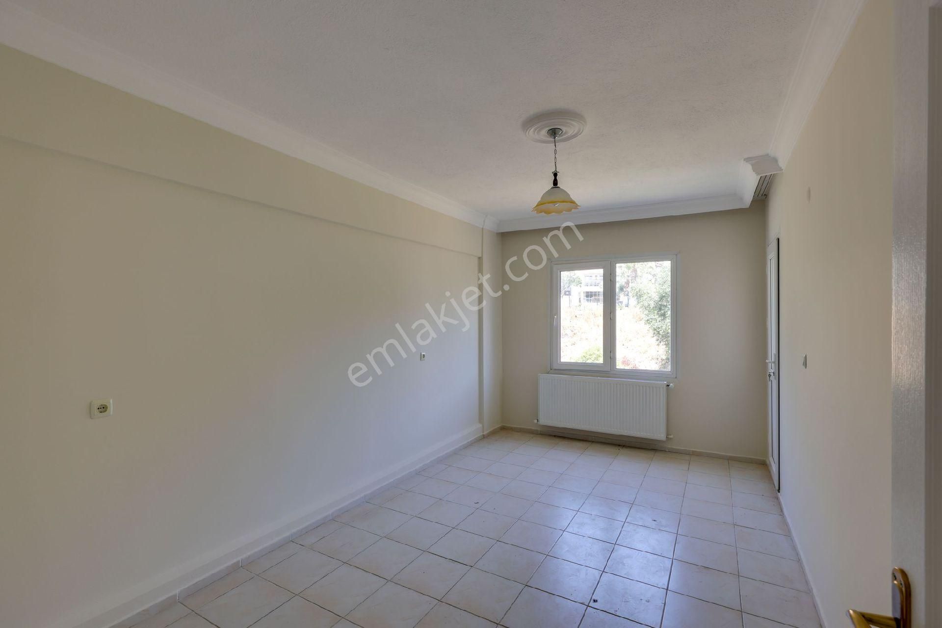 Kuşadası Ege Mahallesı Denız Manzaralı 3+1 Satılık Daıre