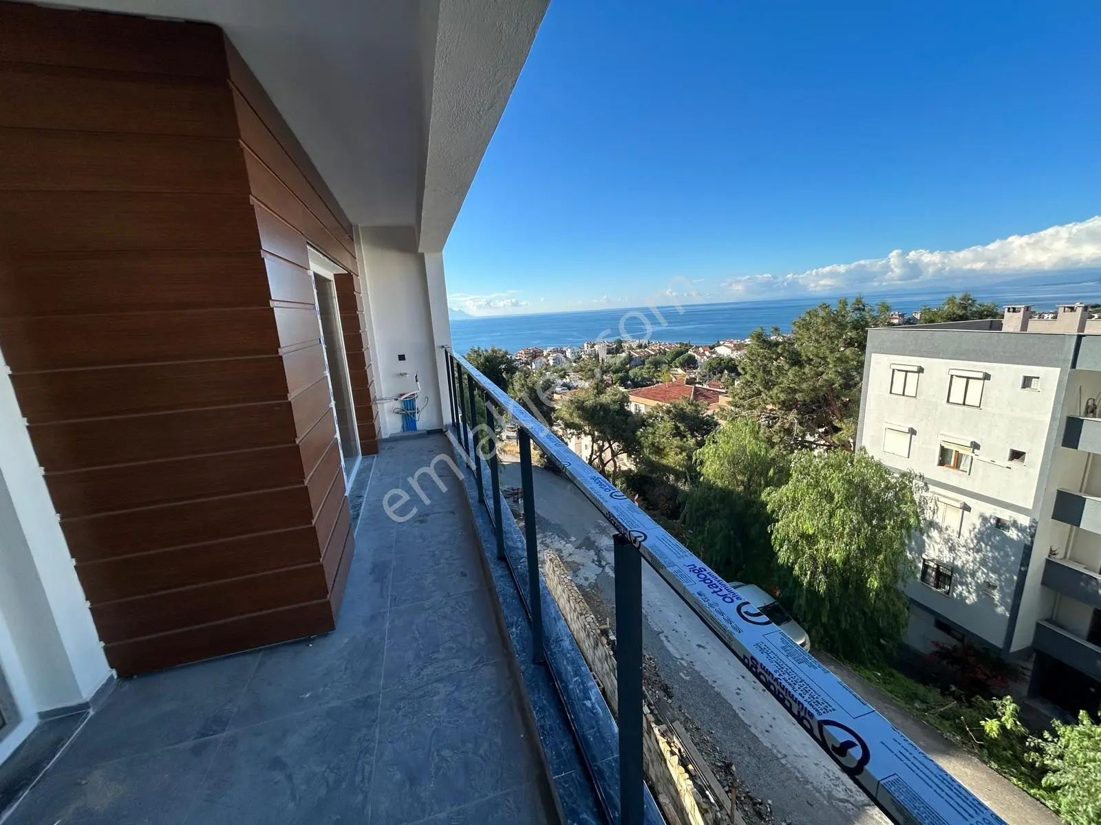 Kuşadası K.denizinde Full Manzaralı Sıfır Satılık 2+1 Daireler.