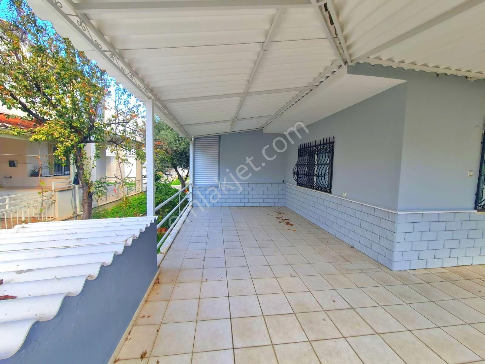 Ata Emlak'tan Plaja 200 Mt. 3+1 Bahçeli Villa - Görsel 6