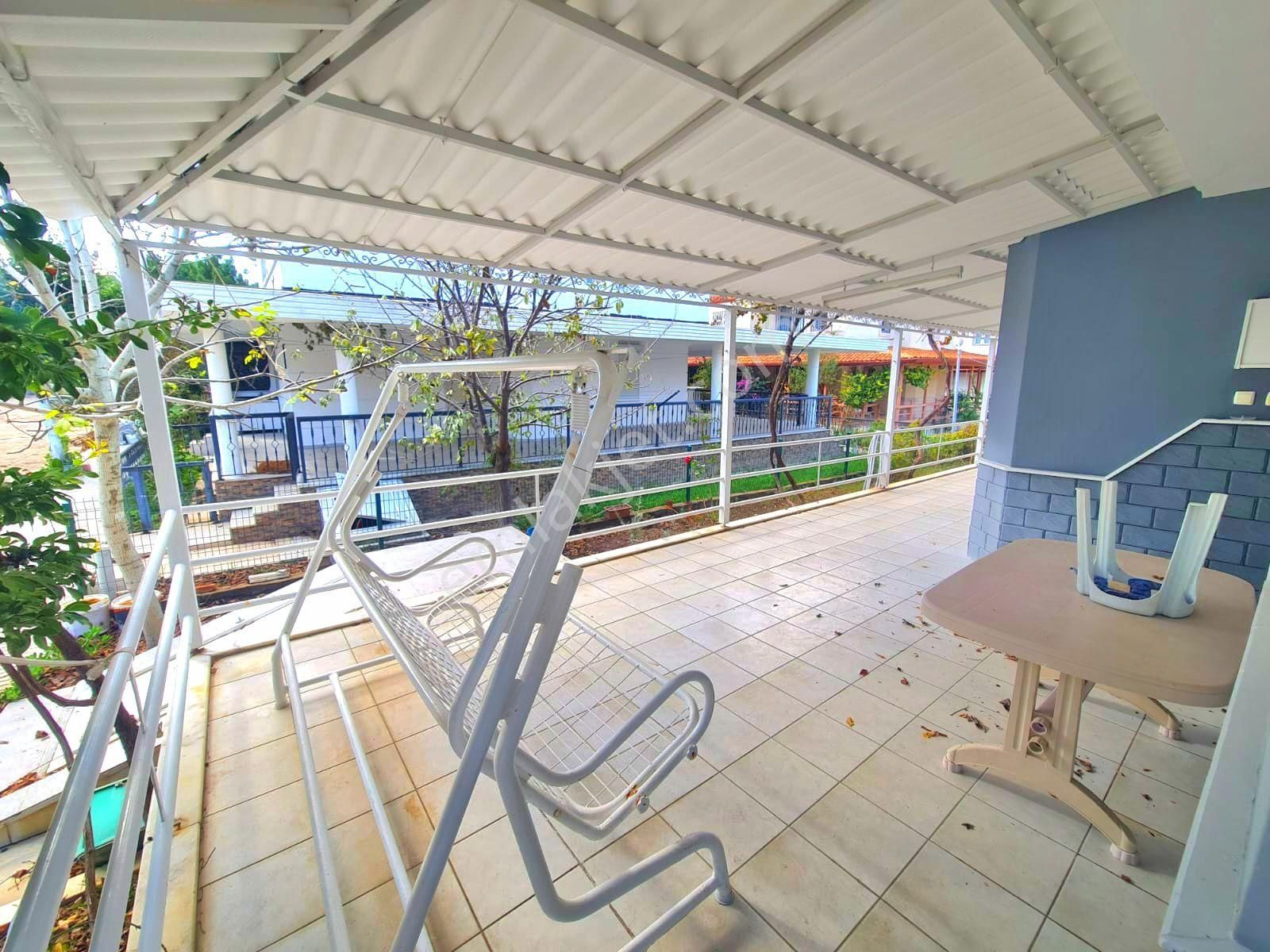 Ata Emlak'tan Plaja 200 Mt. 3+1 Bahçeli Villa - Görsel 10