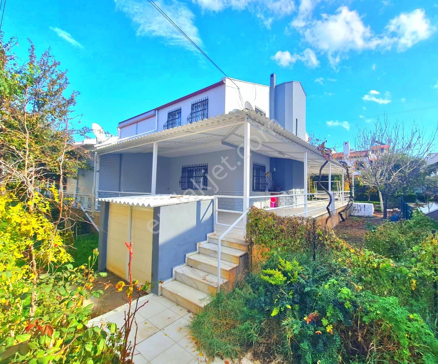 Ata Emlak'tan Plaja 200 Mt. 3+1 Bahçeli Villa - Görsel 3