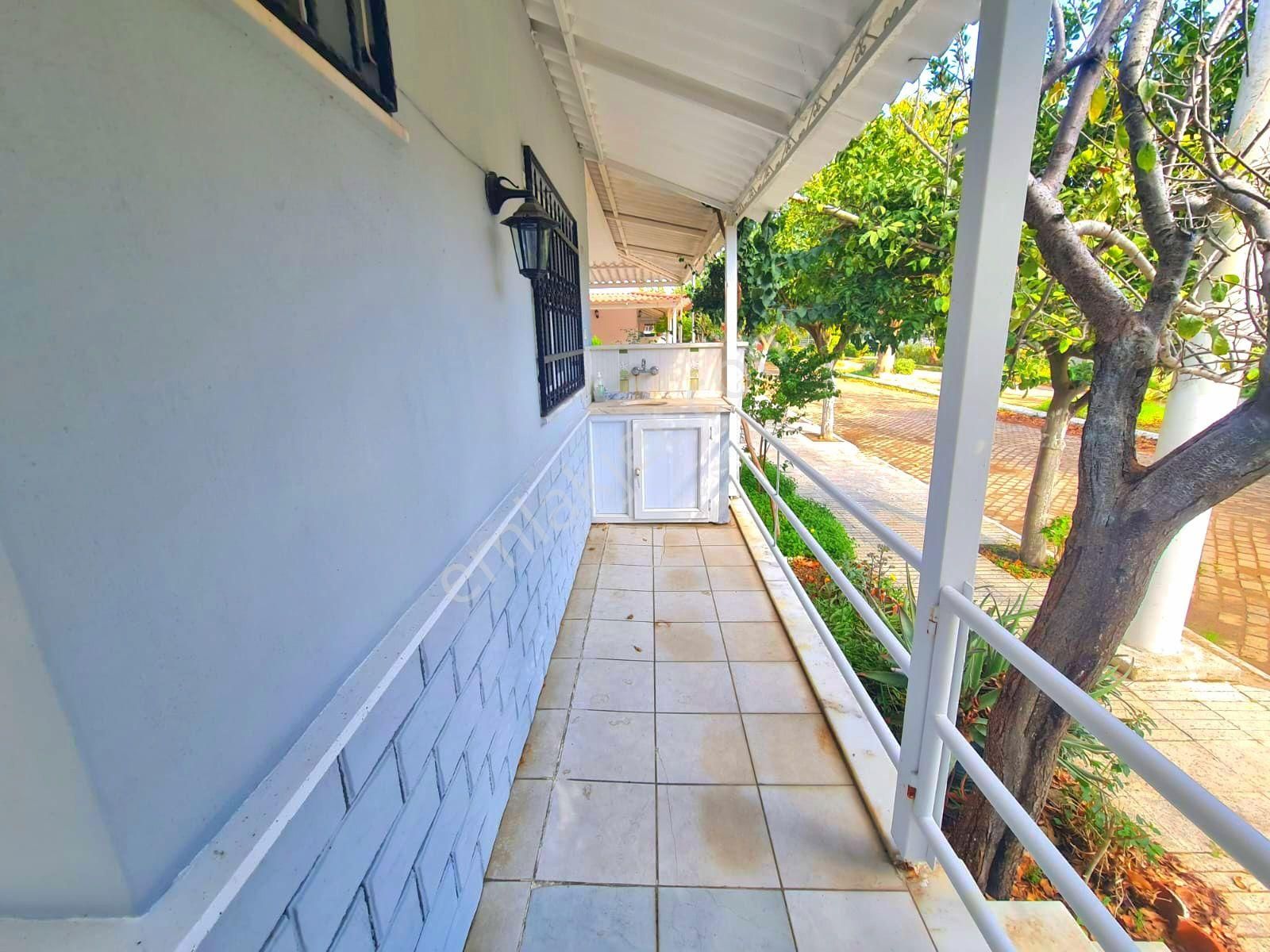 Ata Emlak'tan Plaja 200 Mt. 3+1 Bahçeli Villa - Görsel 9