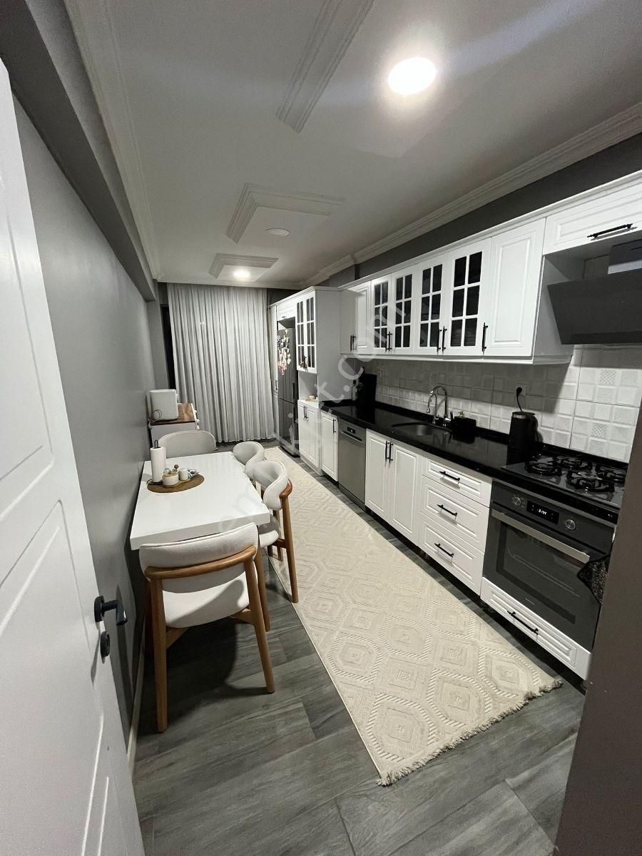 İnegöl Akhisarda Satılık Site İçi 3+1 Ara Kat Daire