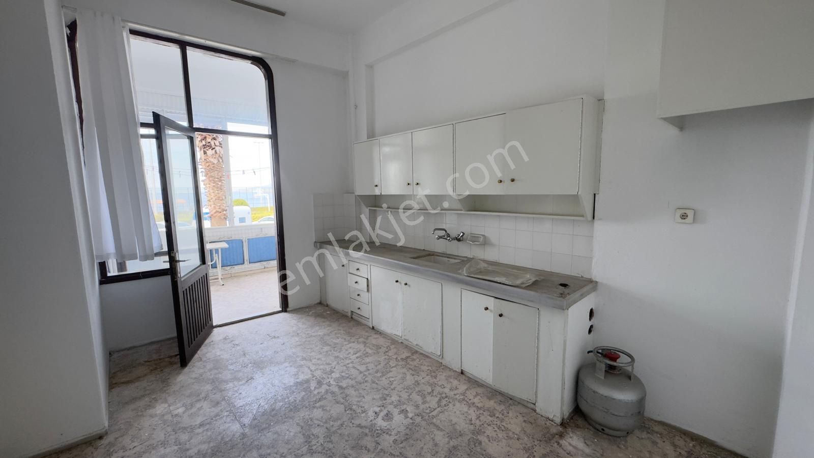 C.b.route'dan Satılık 2+1 Full Deniz Manzaralı Daire - Görsel 4