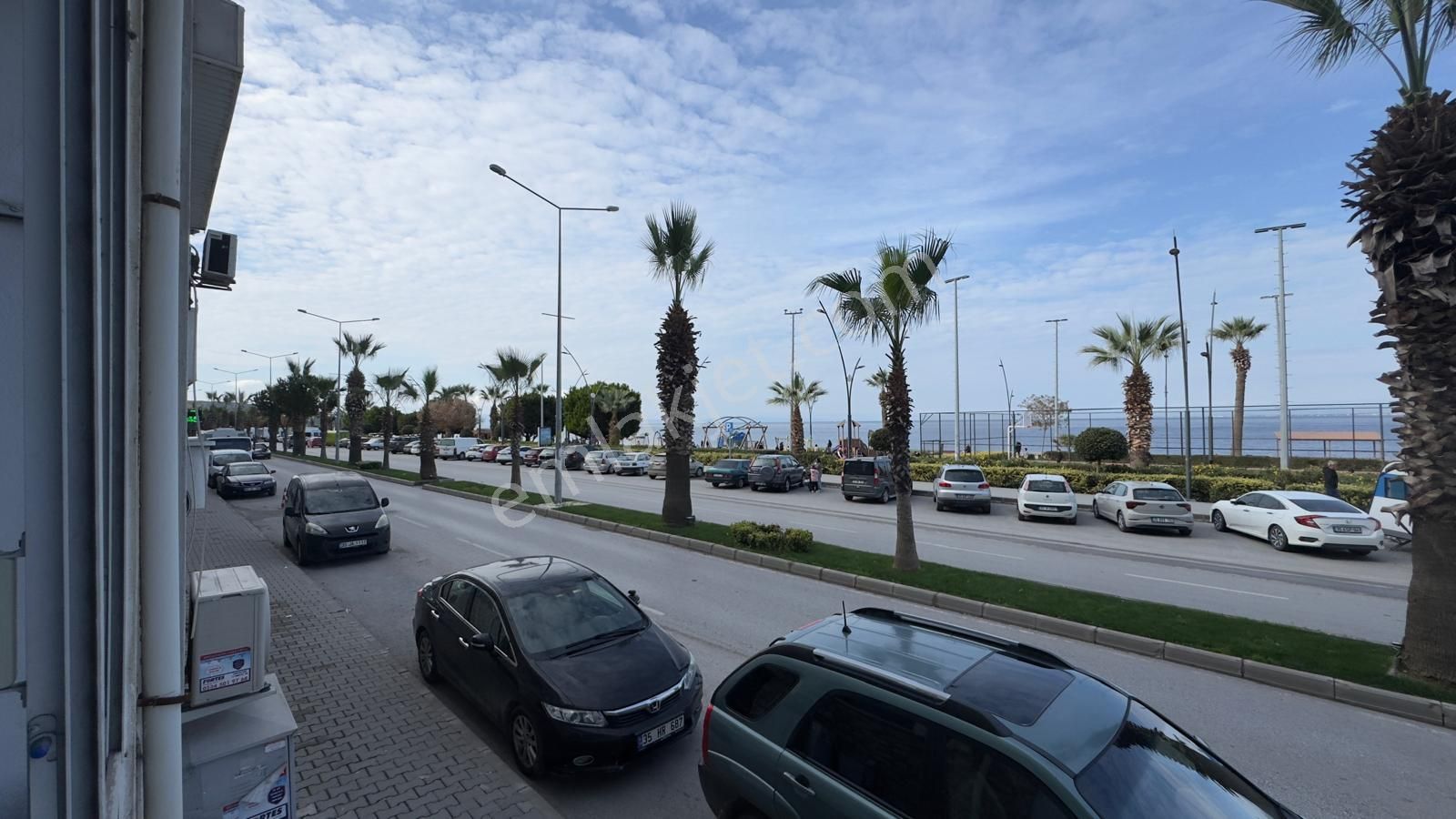 C.b.route'dan Satılık 2+1 Full Deniz Manzaralı Daire - Görsel 2