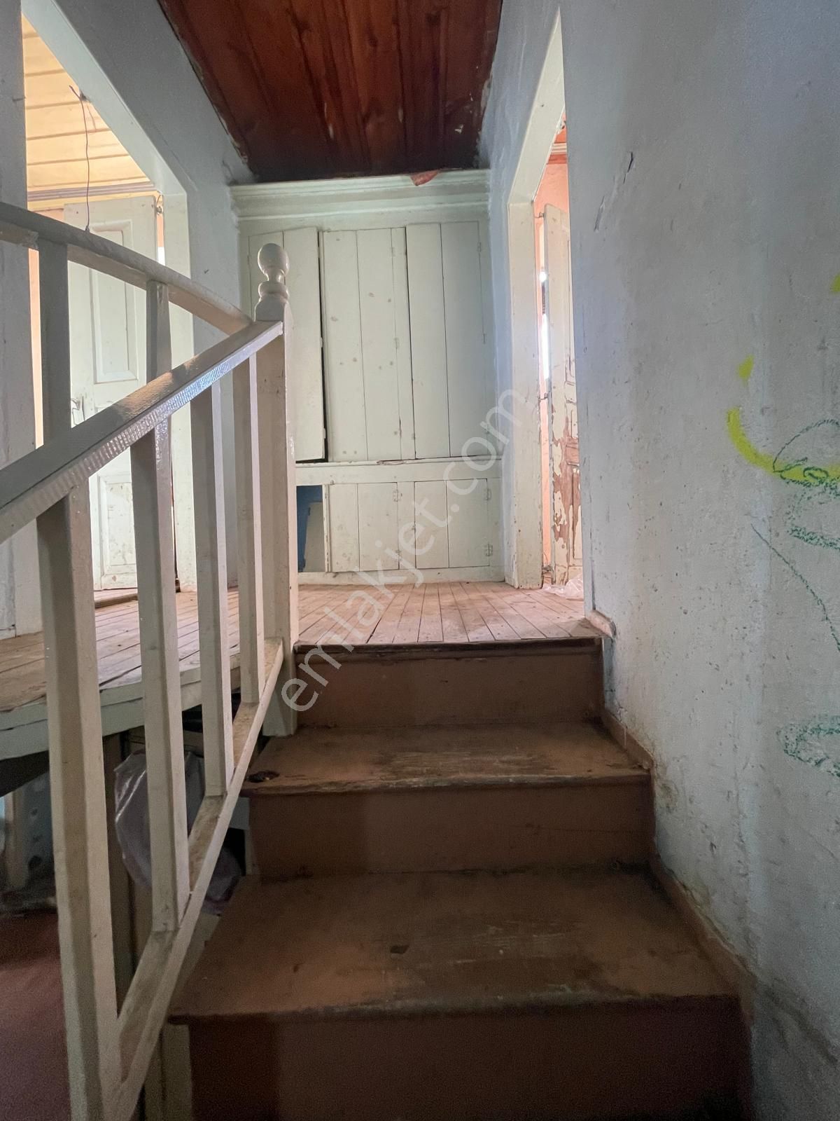 Ayvalık Merkez'de Bahçeli 2 Katlı 3+1 Taş Rum Ev - Görsel 19