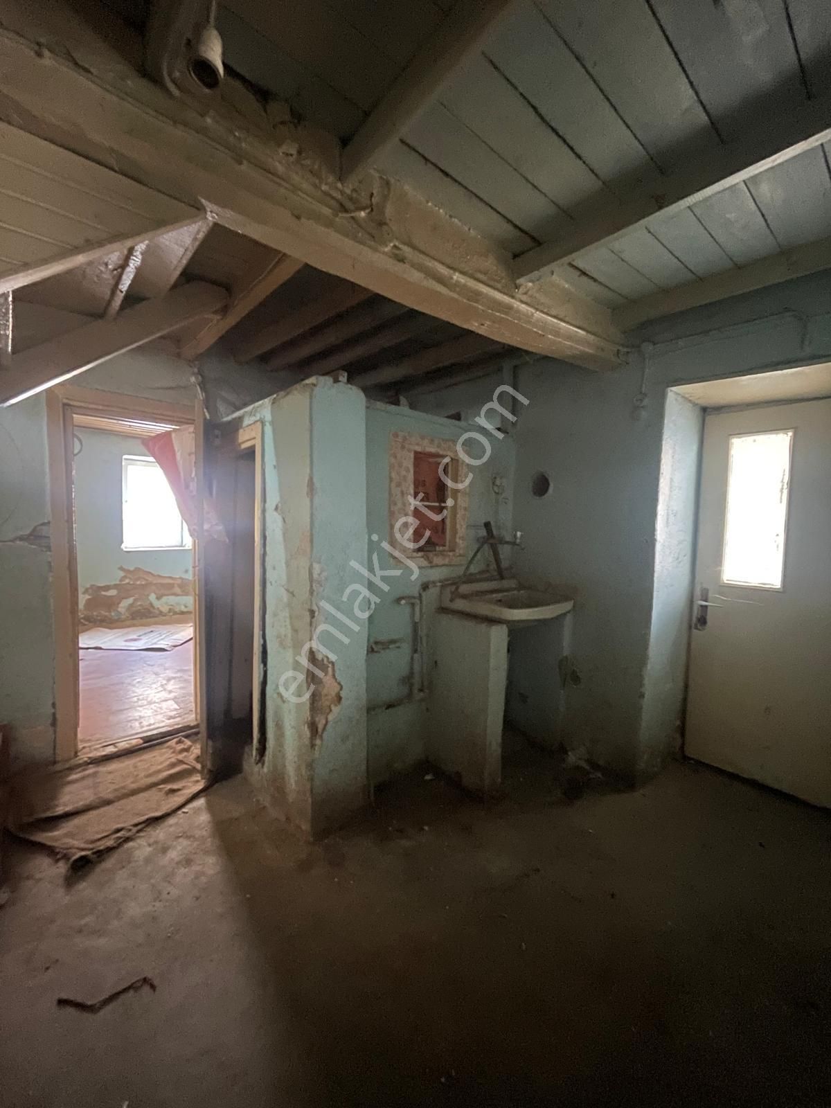 Ayvalık Merkez'de Bahçeli 2 Katlı 3+1 Taş Rum Ev - Görsel 17