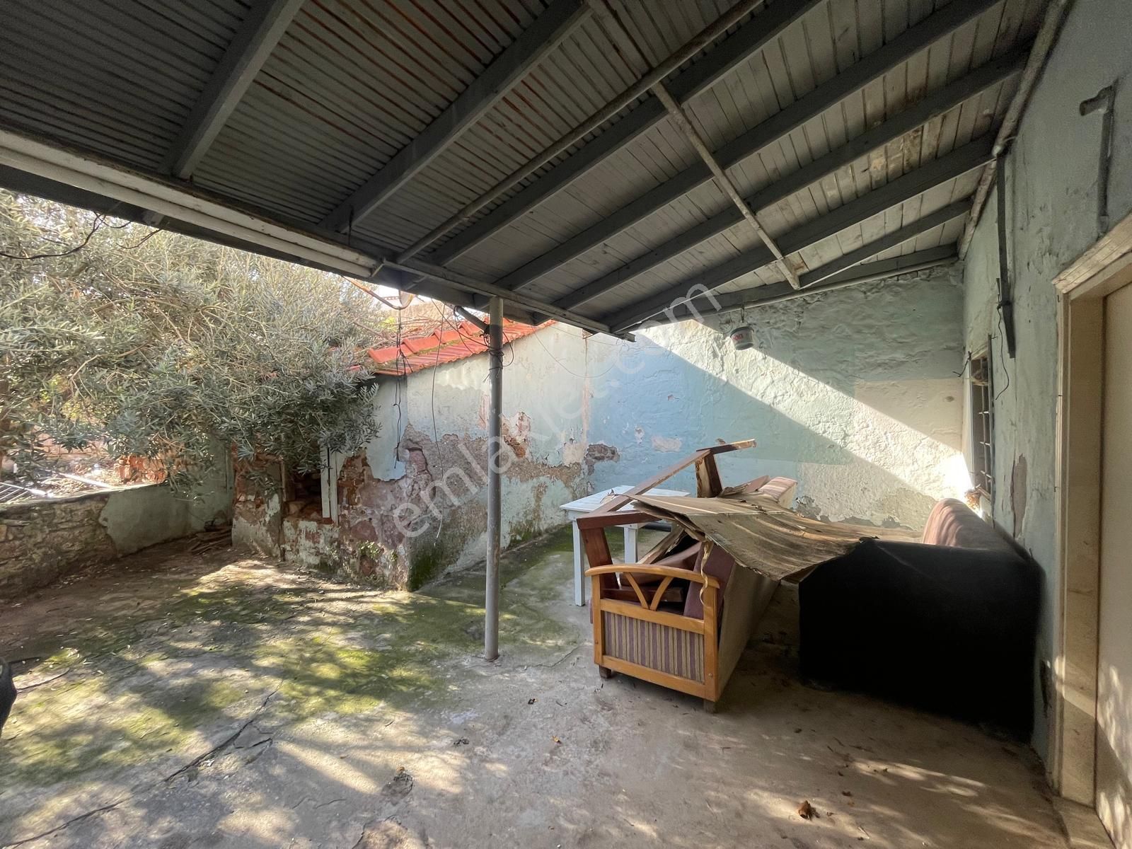 Ayvalık Merkez'de Bahçeli 2 Katlı 3+1 Taş Rum Ev - Görsel 8