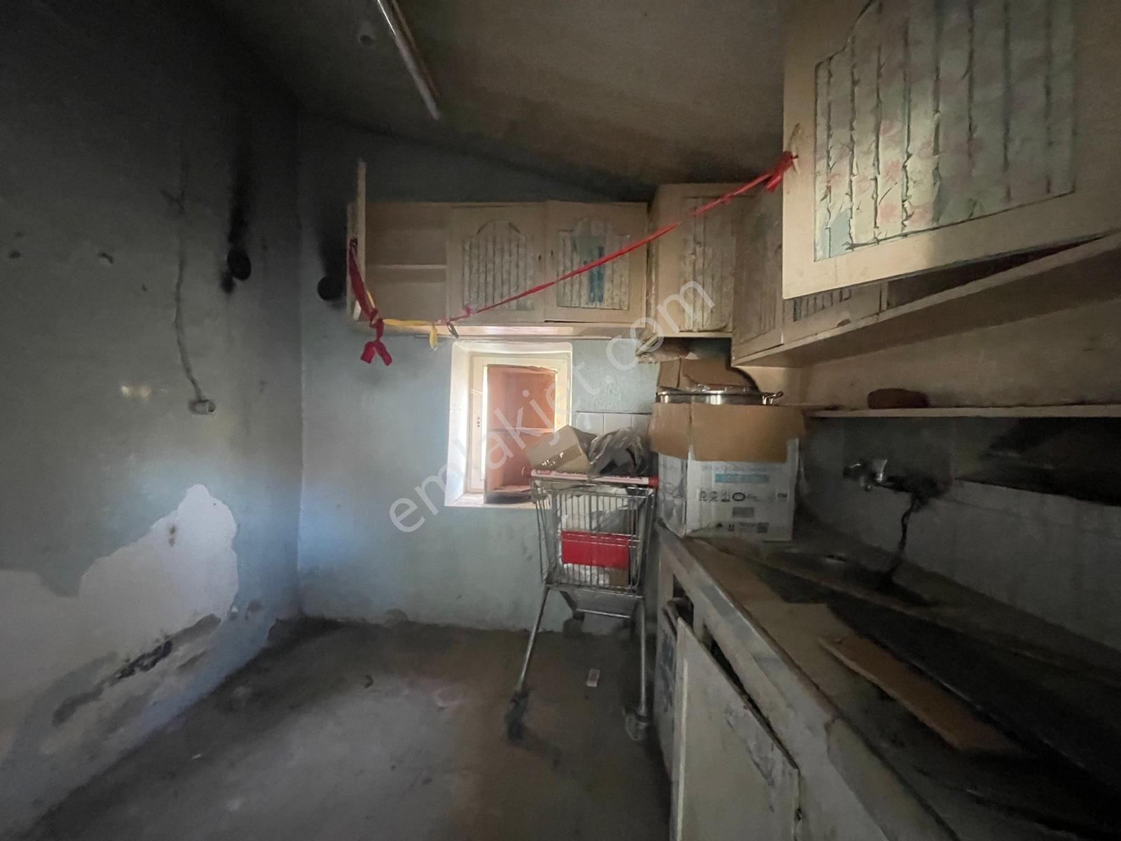 Ayvalık Merkez'de Bahçeli 2 Katlı 3+1 Taş Rum Ev - Görsel 10