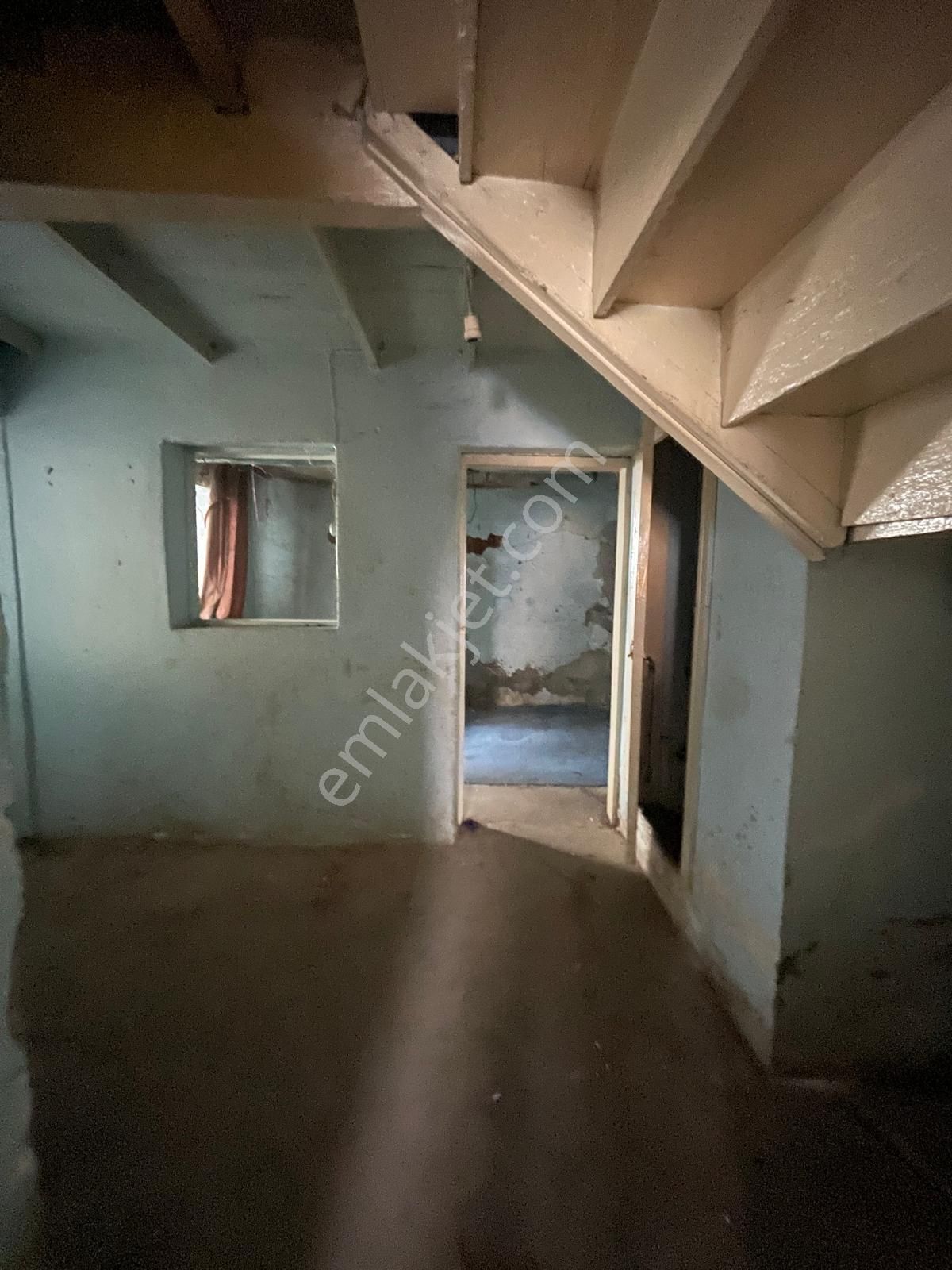 Ayvalık Merkez'de Bahçeli 2 Katlı 3+1 Taş Rum Ev - Görsel 16