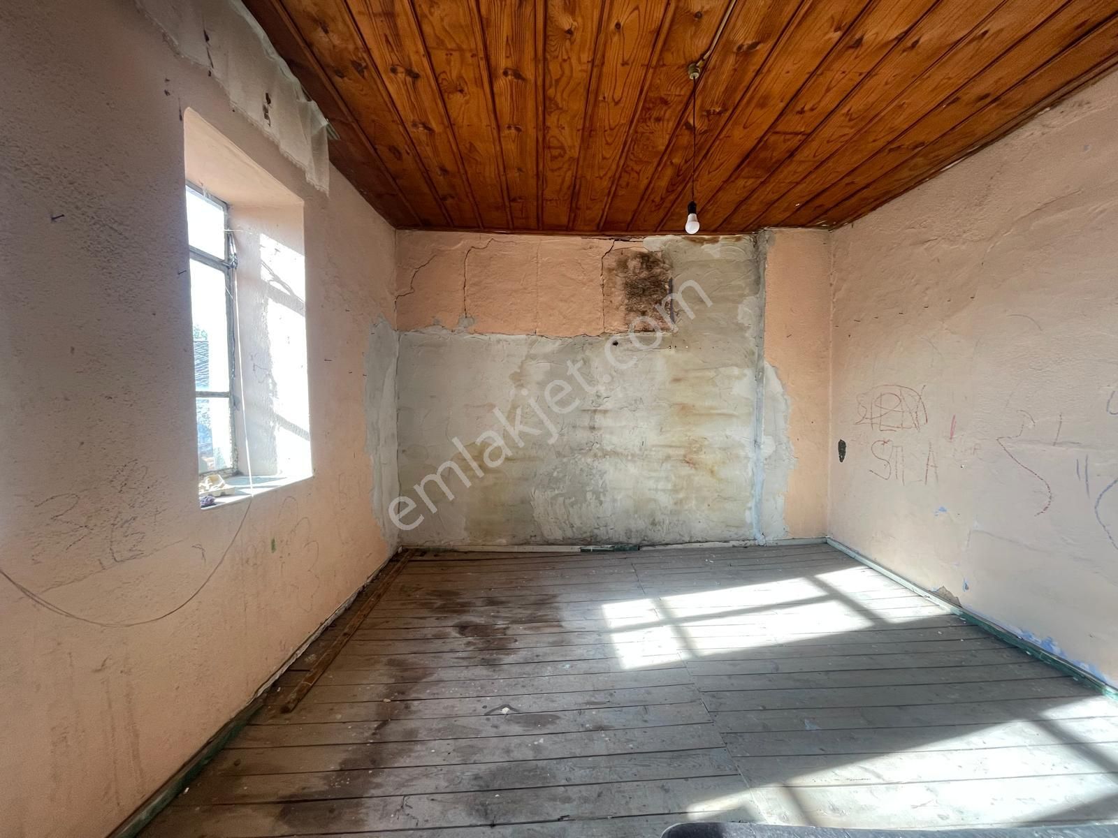 Ayvalık Merkez'de Bahçeli 2 Katlı 3+1 Taş Rum Ev - Görsel 25