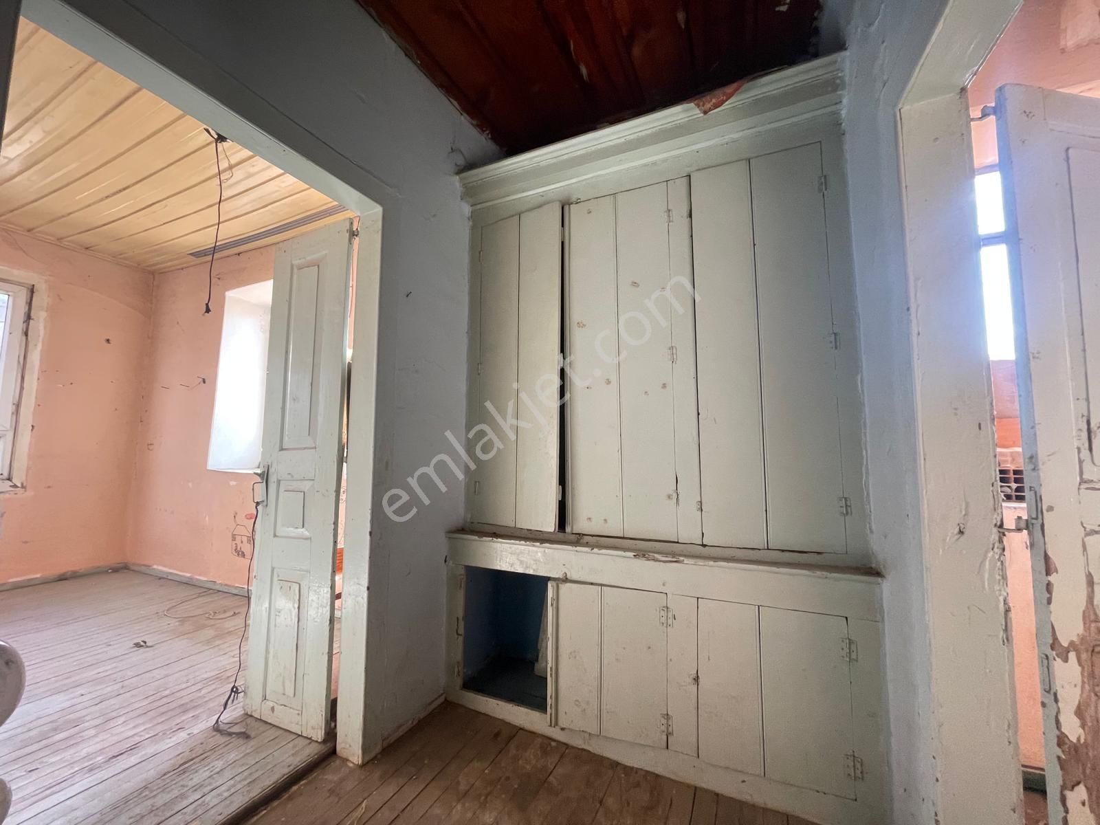 Ayvalık Merkez'de Bahçeli 2 Katlı 3+1 Taş Rum Ev - Görsel 20