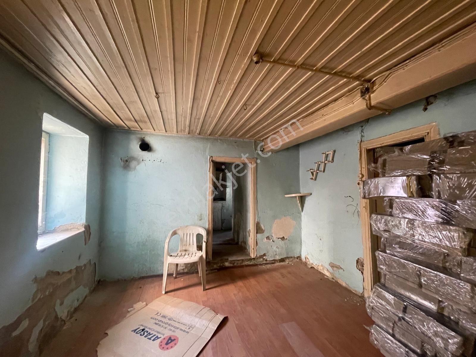 Ayvalık Merkez'de Bahçeli 2 Katlı 3+1 Taş Rum Ev - Görsel 12