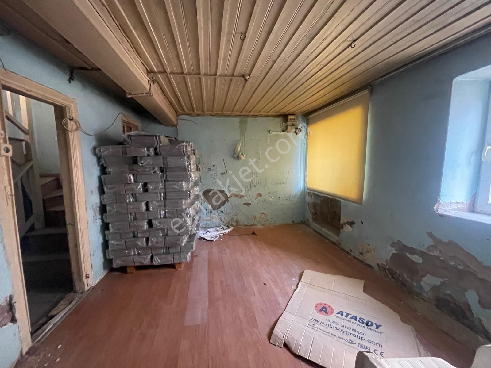 Ayvalık Merkez'de Bahçeli 2 Katlı 3+1 Taş Rum Ev - Görsel 14