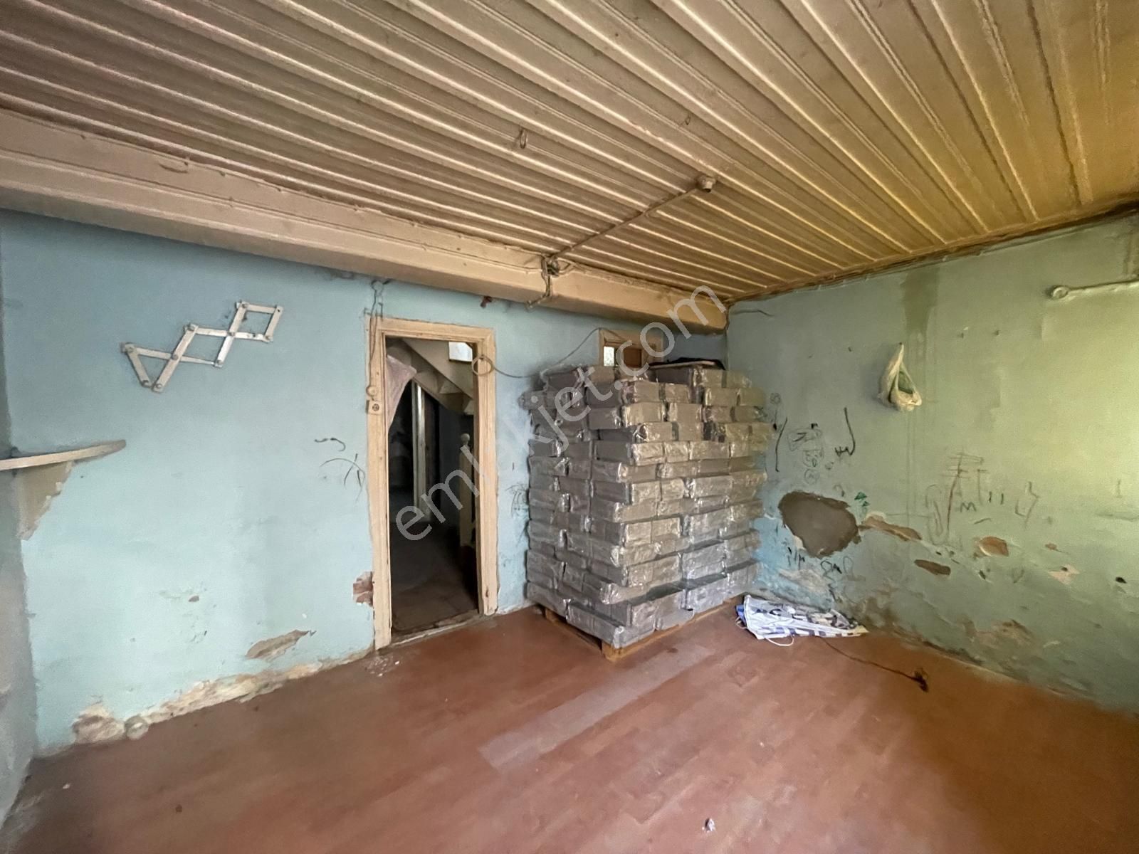 Ayvalık Merkez'de Bahçeli 2 Katlı 3+1 Taş Rum Ev - Görsel 13