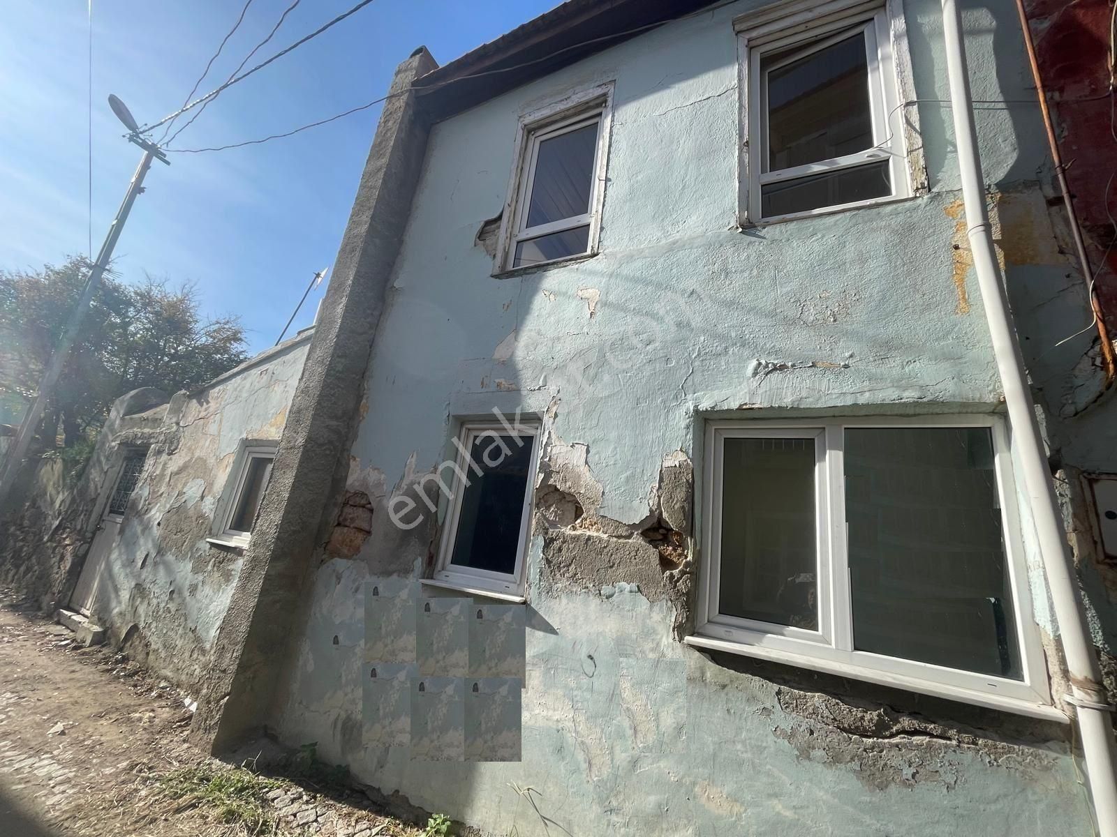 Ayvalık Merkez'de Bahçeli 2 Katlı 3+1 Taş Rum Ev - Görsel 2