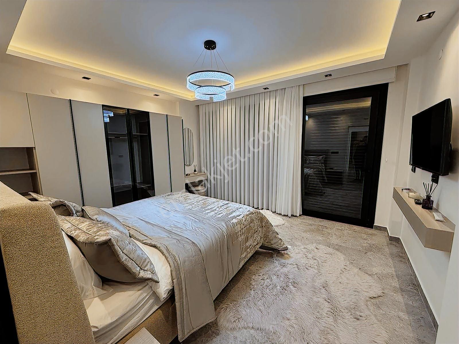 Kuşadası Davutlar Satılık 5+2 Özel Havuzlu Tek Müstakil Triplex - Görsel 12