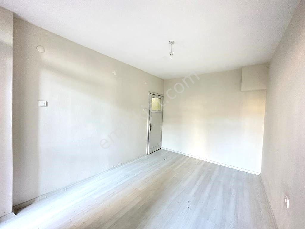 Karşıyaka Bahçelievler De Doğalgazlı 2+1 Kiralık Bahçeli Temiz Daire - Görsel 9