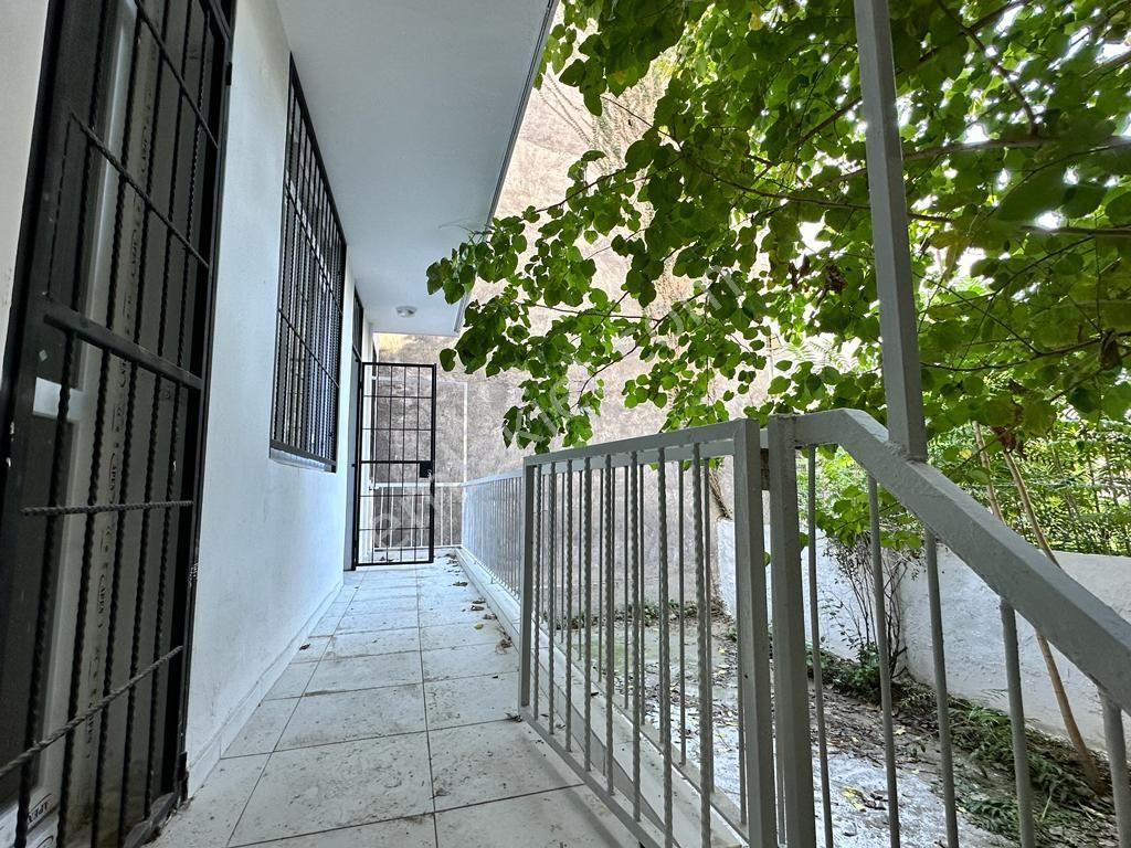 Karşıyaka Bahçelievler De Doğalgazlı 2+1 Kiralık Bahçeli Temiz Daire - Görsel 3