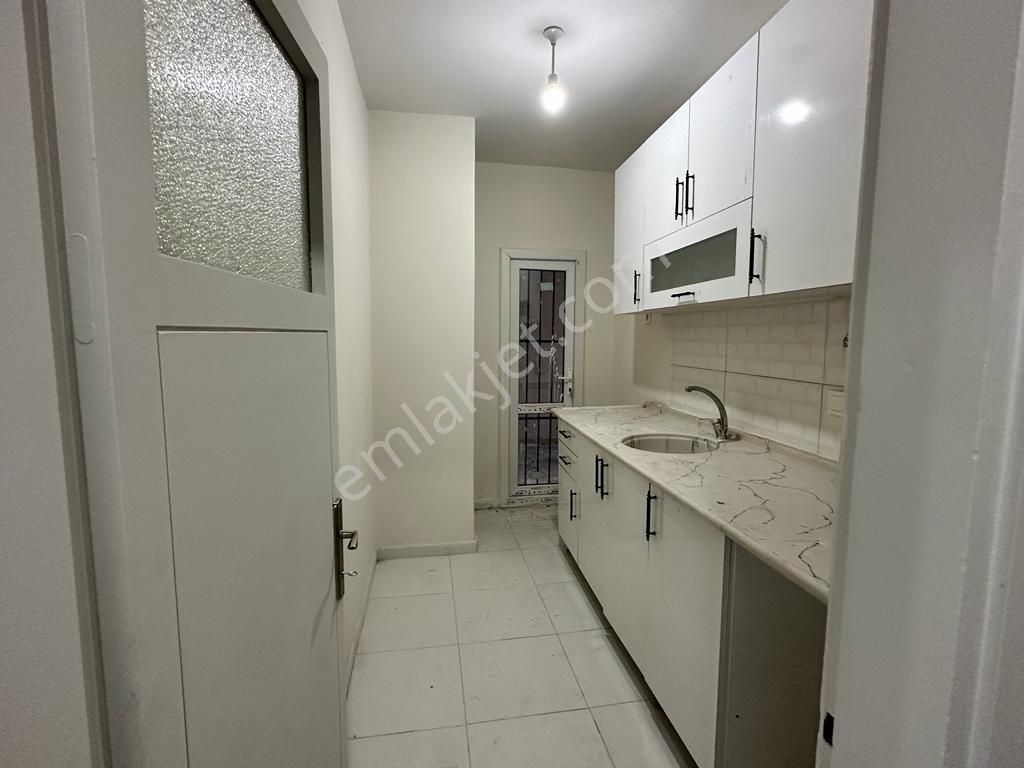 Karşıyaka Bahçelievler De Doğalgazlı 2+1 Kiralık Bahçeli Temiz Daire - Görsel 19