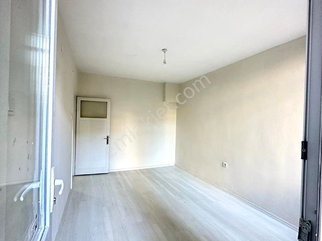 Karşıyaka Bahçelievler De Doğalgazlı 2+1 Kiralık Bahçeli Temiz Daire - Görsel 16