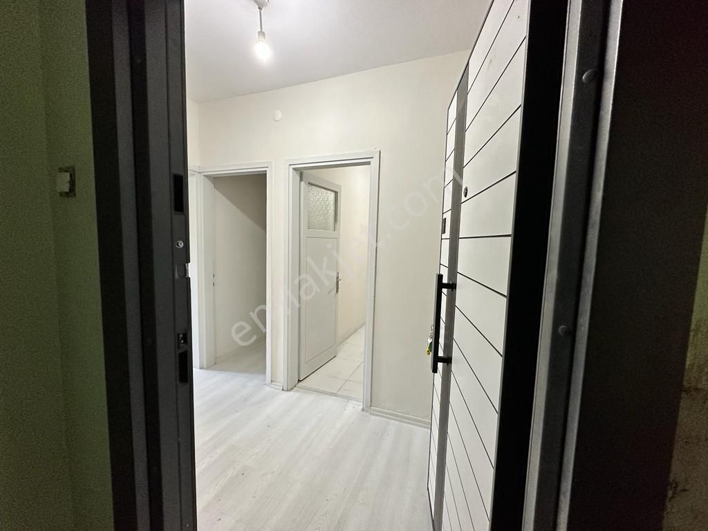 Karşıyaka Bahçelievler De Doğalgazlı 2+1 Kiralık Bahçeli Temiz Daire - Görsel 4