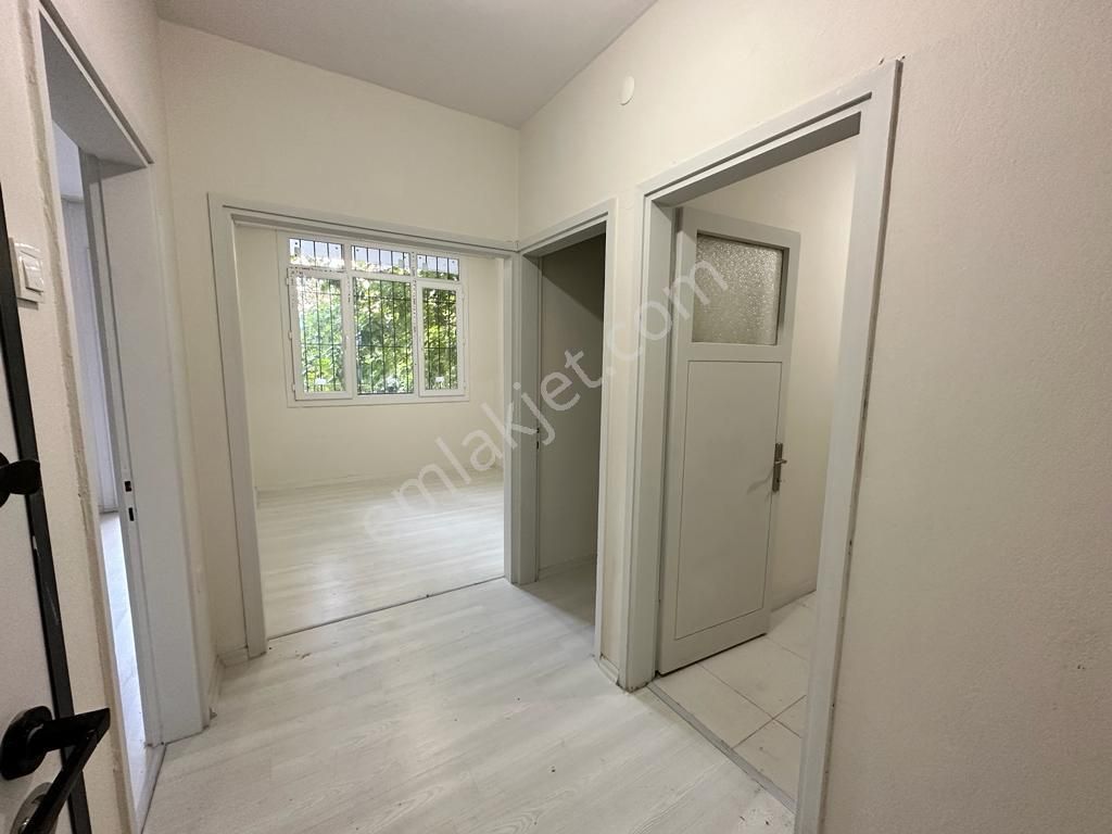 Karşıyaka Bahçelievler De Doğalgazlı 2+1 Kiralık Bahçeli Temiz Daire - Görsel 5