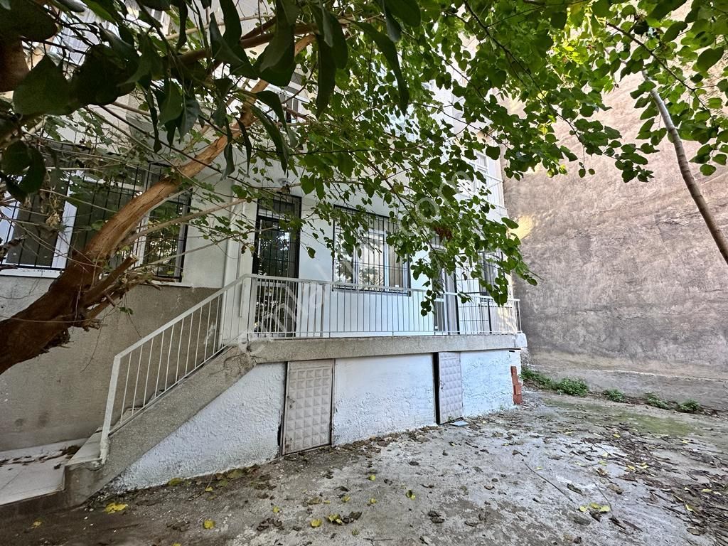 Karşıyaka Bahçelievler De Doğalgazlı 2+1 Kiralık Bahçeli Temiz Daire - Görsel 2