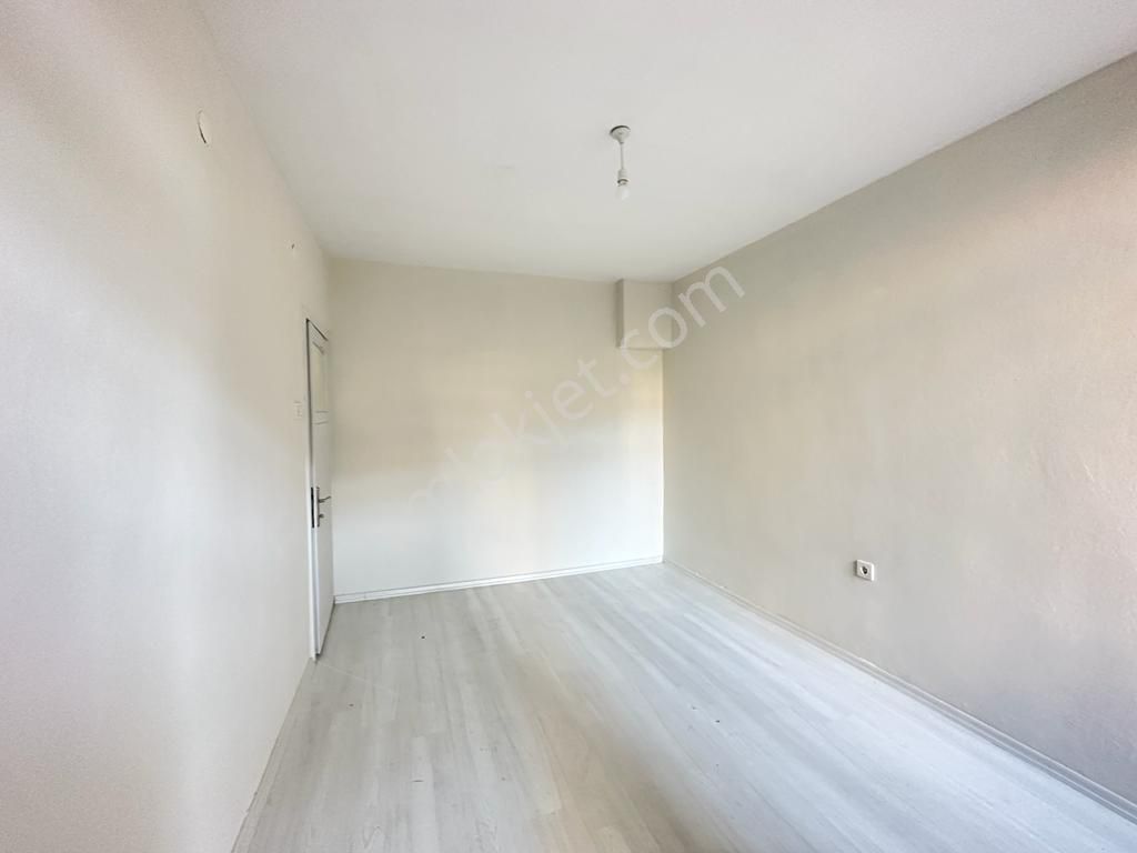 Karşıyaka Bahçelievler De Doğalgazlı 2+1 Kiralık Bahçeli Temiz Daire - Görsel 11