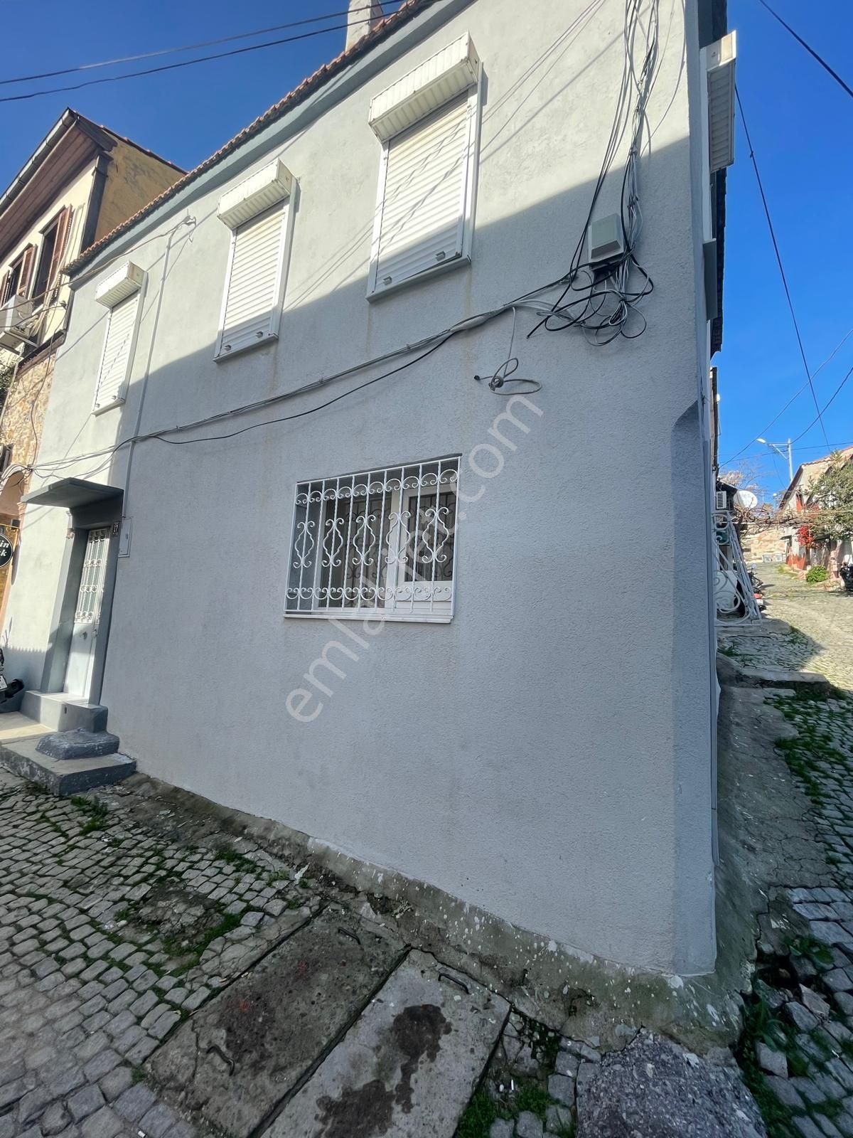 Ayvalık Merkez'de Köşe Konumlu Avlulu 2 Katlı 2+1 Taş Rum Evi - Görsel 4