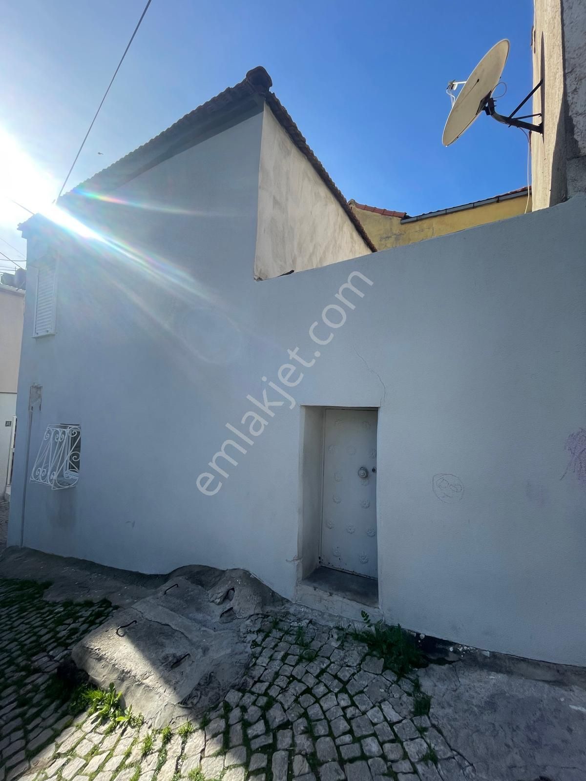 Ayvalık Merkez'de Köşe Konumlu Avlulu 2 Katlı 2+1 Taş Rum Evi - Görsel 6