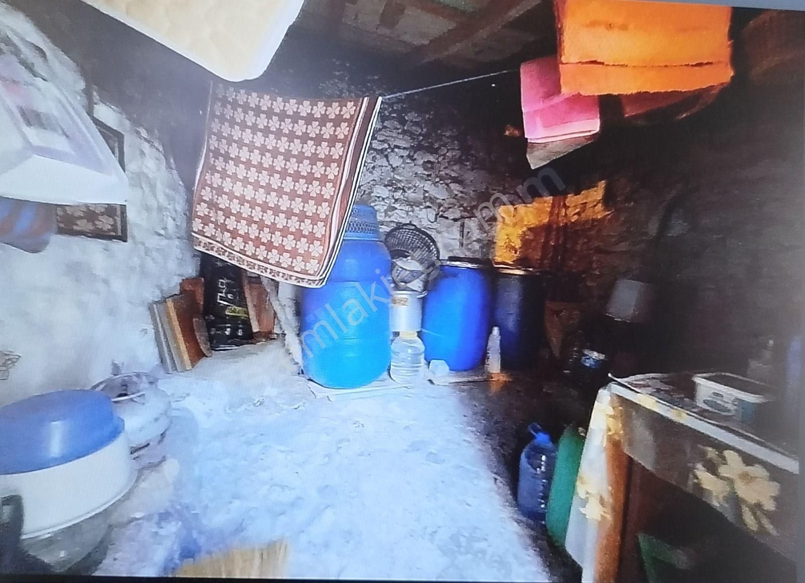 Ayvalık Merkez'de Köşe Konumlu Avlulu 2 Katlı 2+1 Taş Rum Evi - Görsel 14