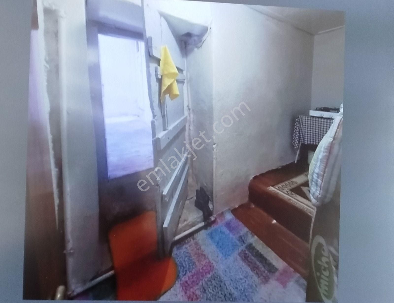 Ayvalık Merkez'de Köşe Konumlu Avlulu 2 Katlı 2+1 Taş Rum Evi - Görsel 13