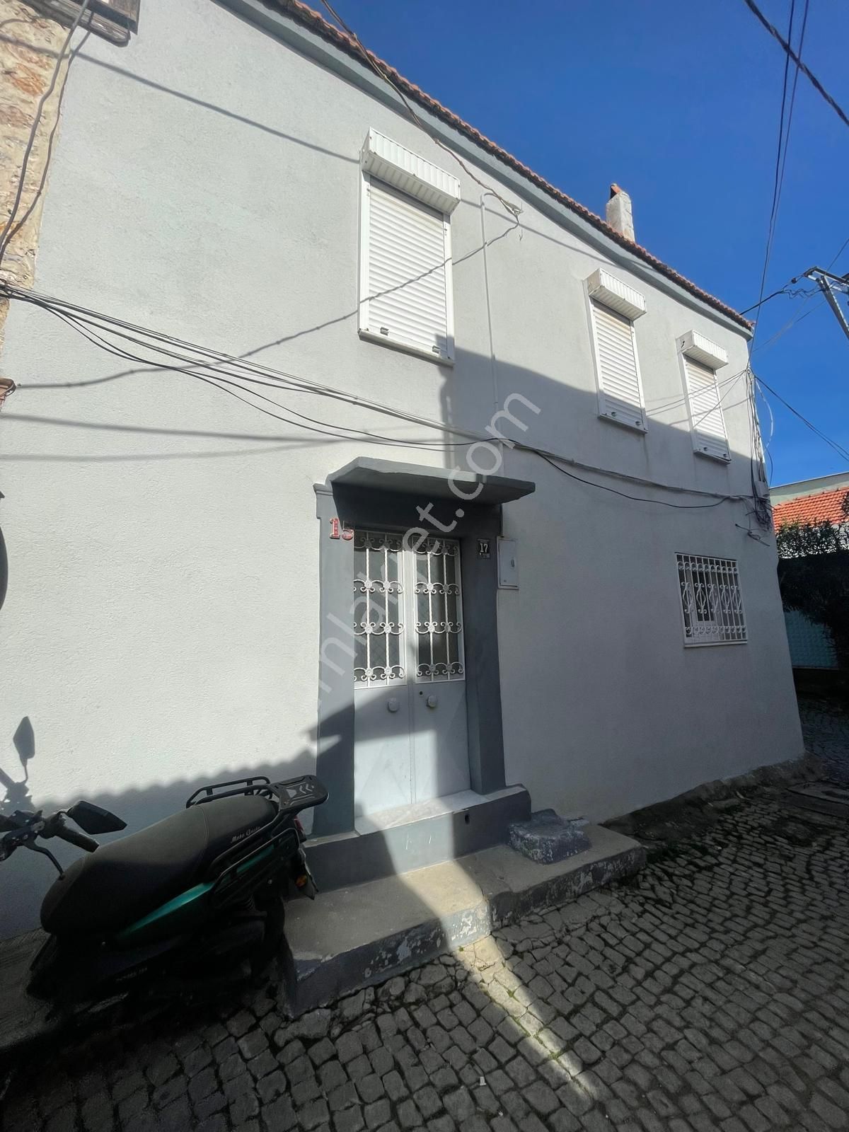 Ayvalık Merkez'de Köşe Konumlu Avlulu 2 Katlı 2+1 Taş Rum Evi - Görsel 2