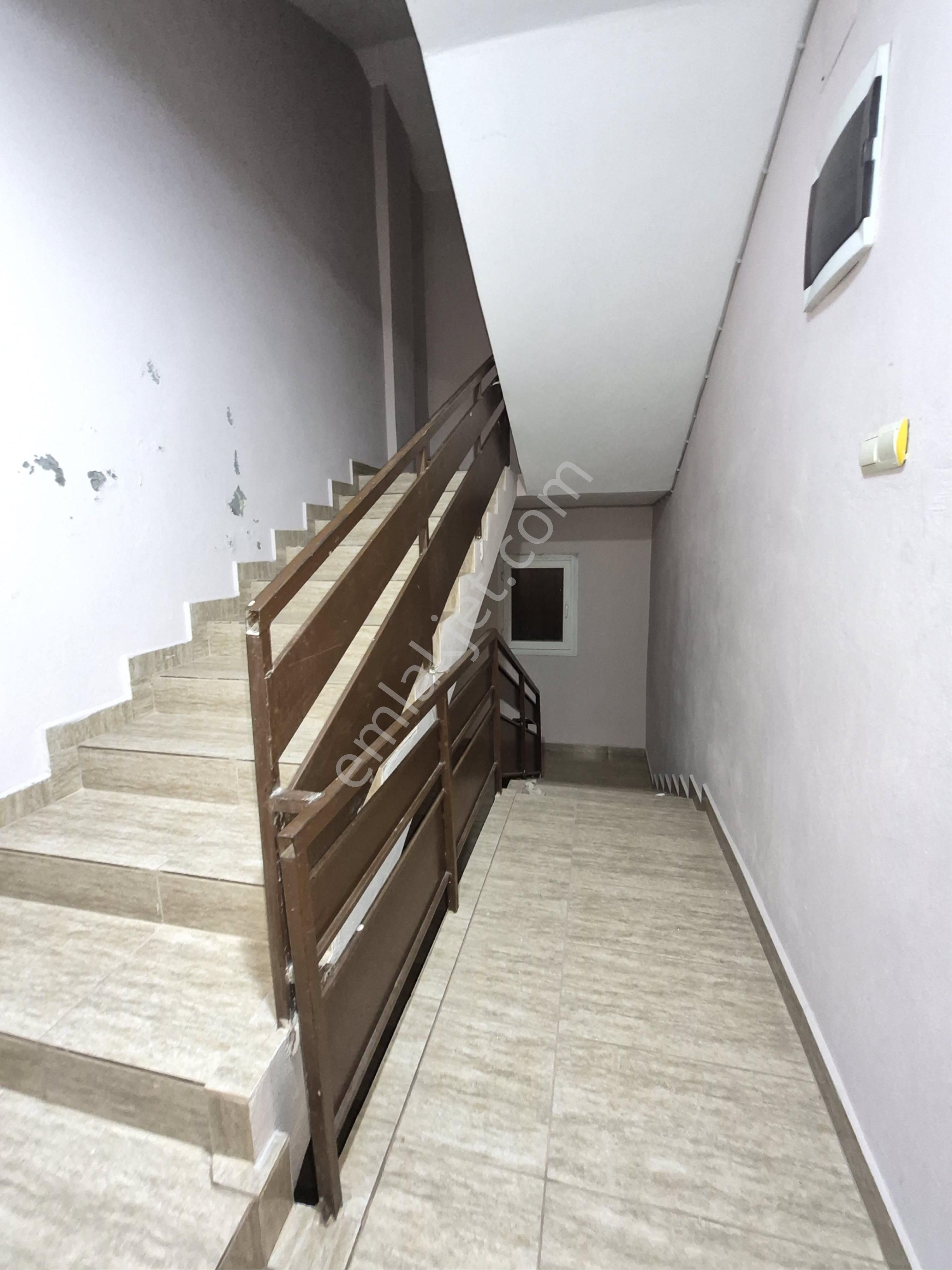 Yeşiltepede 3+1k Mutfak Hasarsız Binada Kiralık Müstakil - Görsel 9