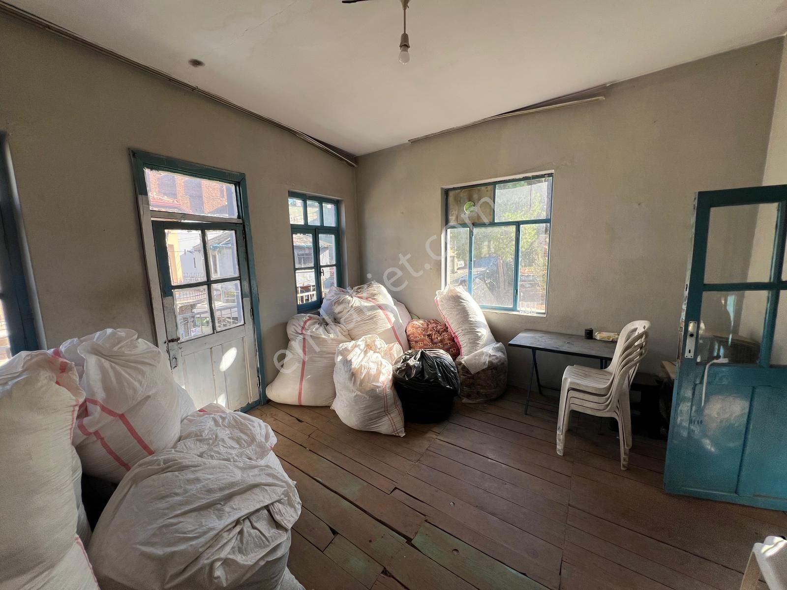 Milas Merkezi Konumda Yatırımlık 2 Katlı Satılık Komple Bina - Görsel 3