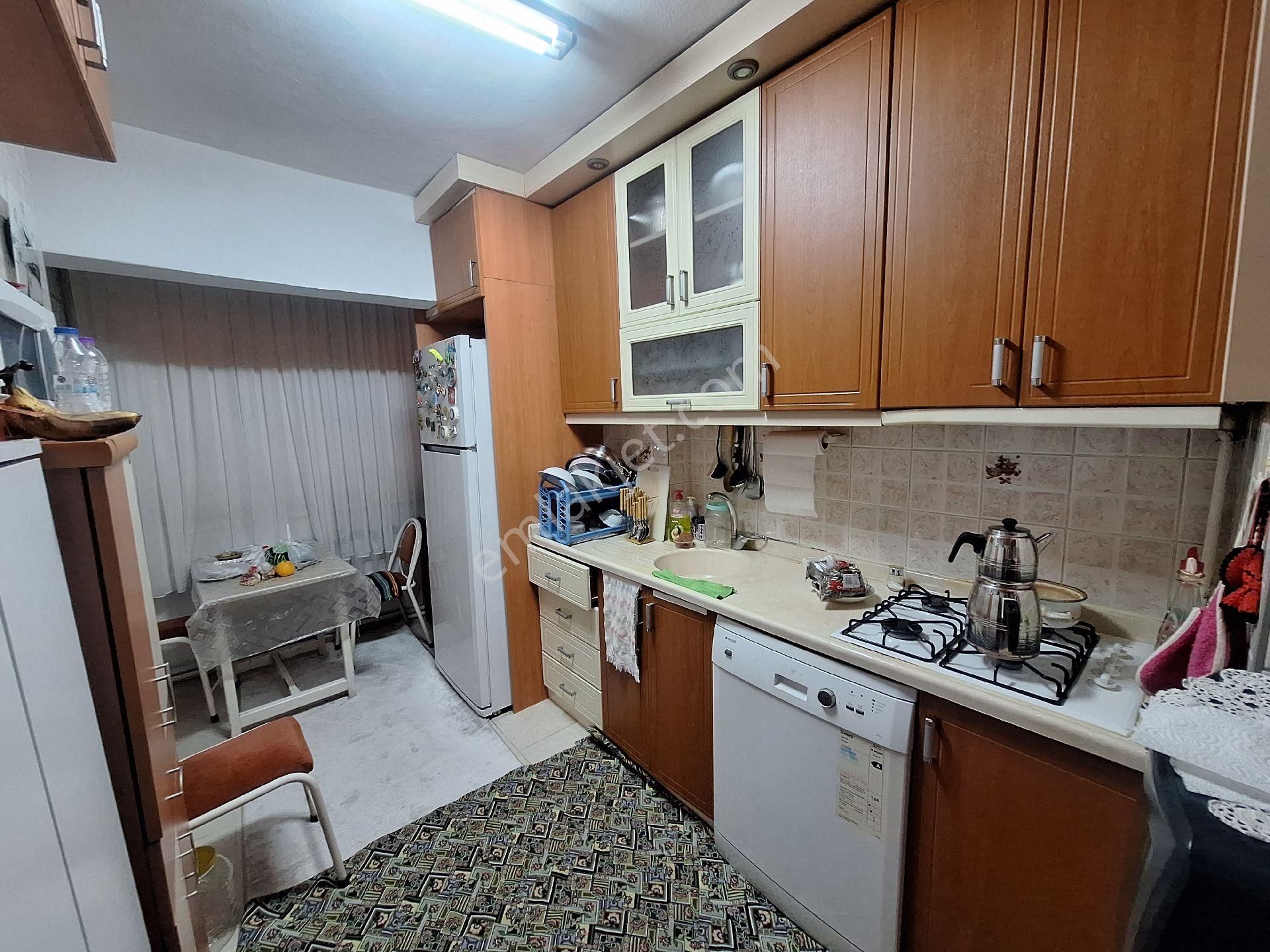 Nehirden İnönü Caddesi Üzerinde Satılık 3+1