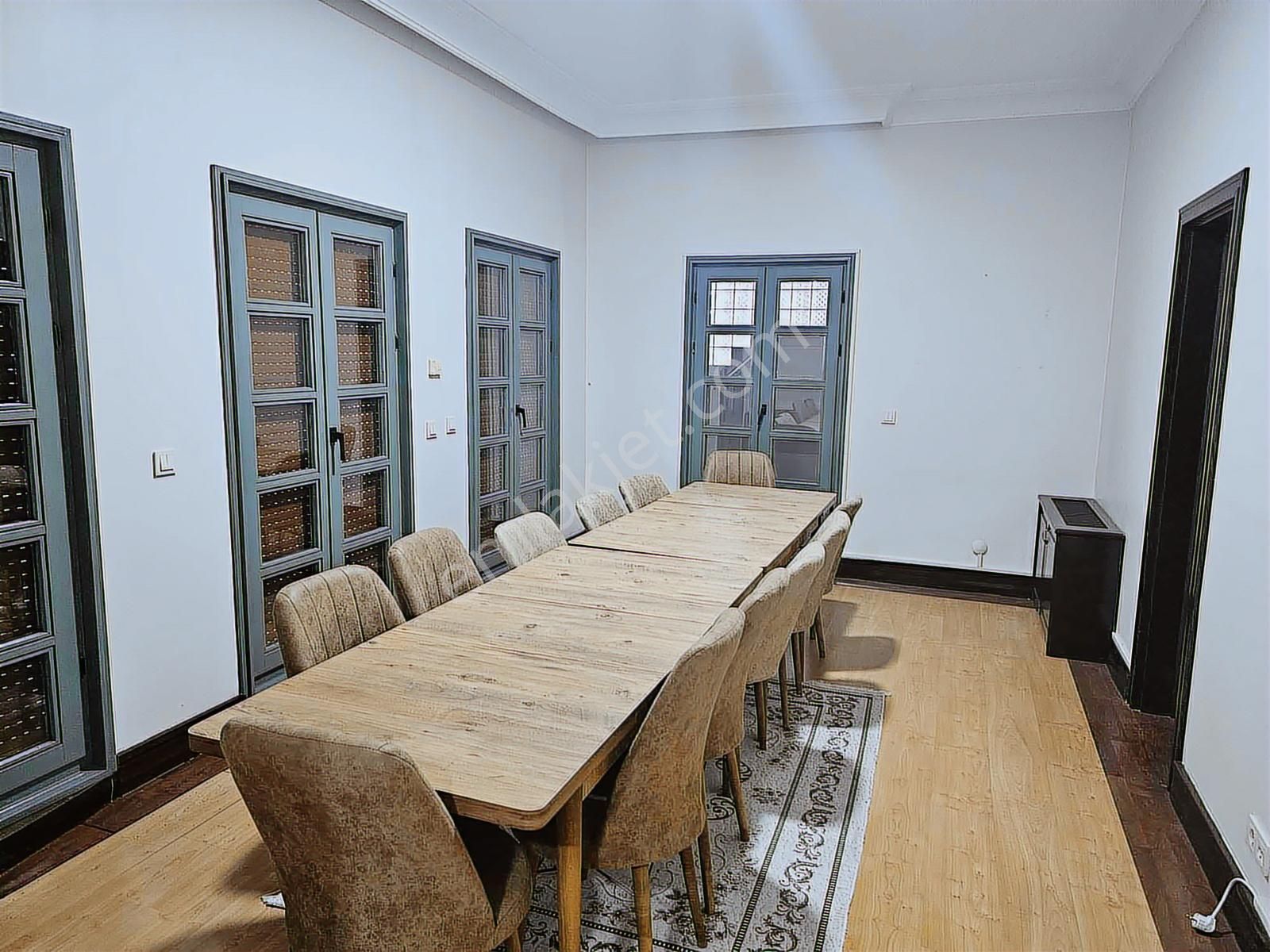 Bahçeşehir Gölet Manzaralı Villa Bahçeli Müstakil Yaşam Fırsatı - Görsel 6