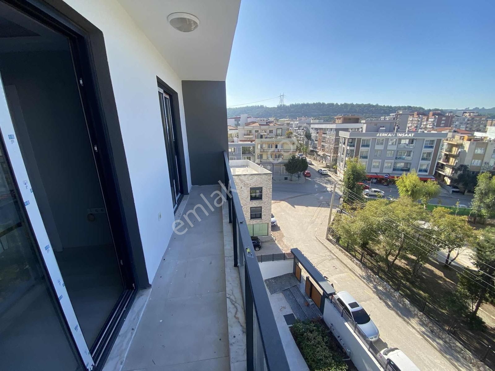 Namlı'dan Teraslı Havuzlu Site İçerisinde Arakat Doğalgazlı 1+1 - Görsel 5