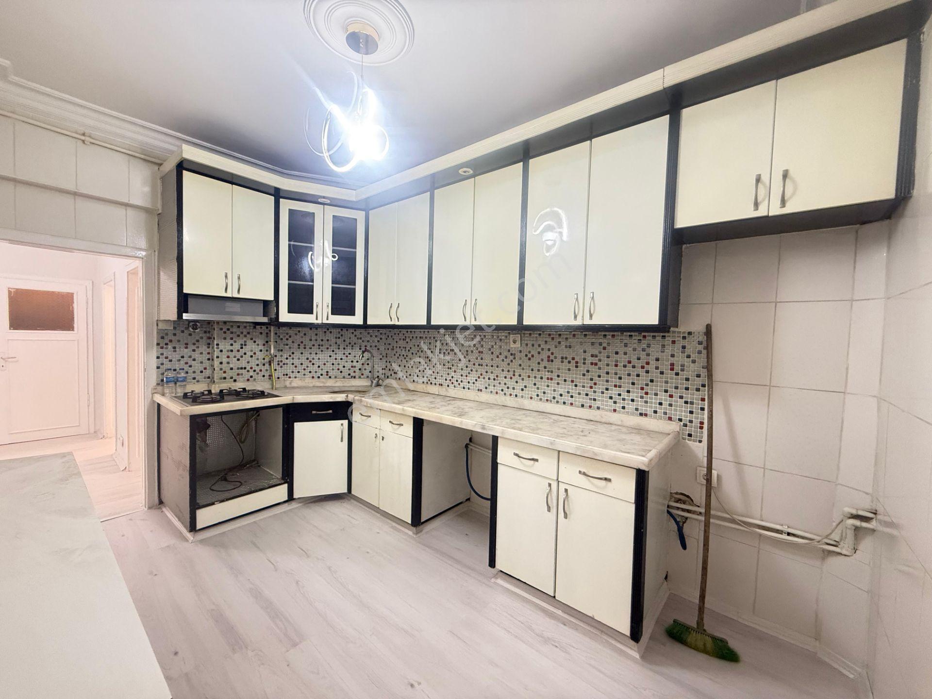 Sanat Sokağının En Güzel Konumunda 3+1 Acill Satılık - Görsel 12