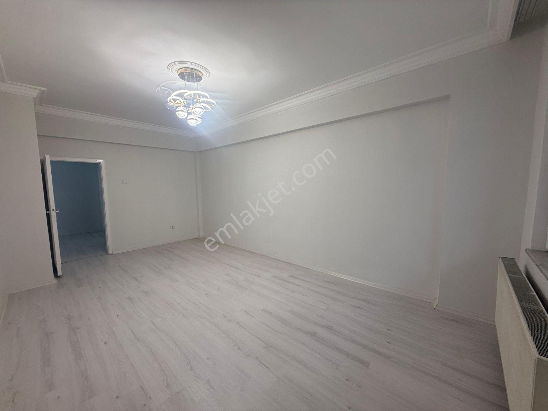 Sanat Sokağının En Güzel Konumunda 3+1 Acill Satılık - Görsel 3