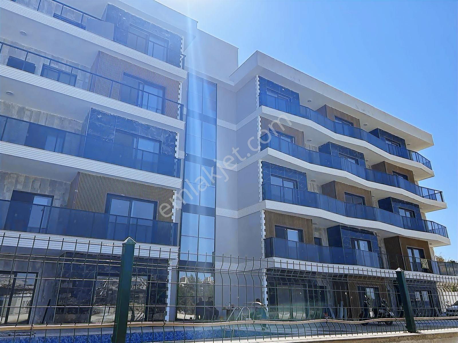 Kuşadası Merkezde Satılık 1+1 Rezidans Daireler - Görsel 2