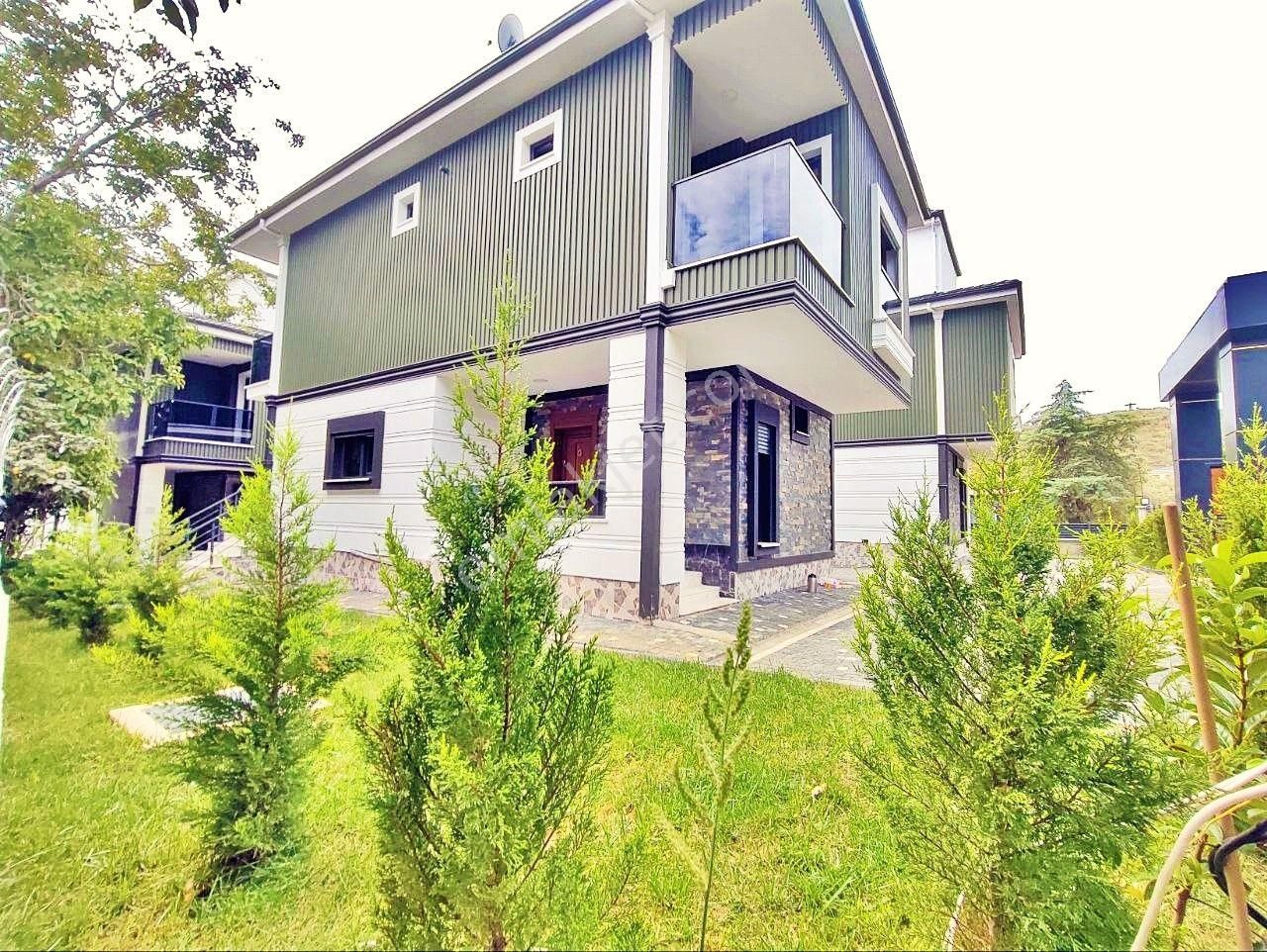 Aygül'den Güre'de Eşsiz Kaliteye Sahip Site İçinde Otoparklı Bahçeli Tam Müstakil 3+1 Satılık Villa