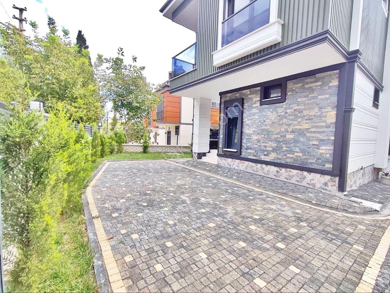 Aygül'den Güre'de Eşsiz Kaliteye Sahip Site İçinde Otoparklı Bahçeli Tam Müstakil 3+1 Satılık Villa - Görsel 33