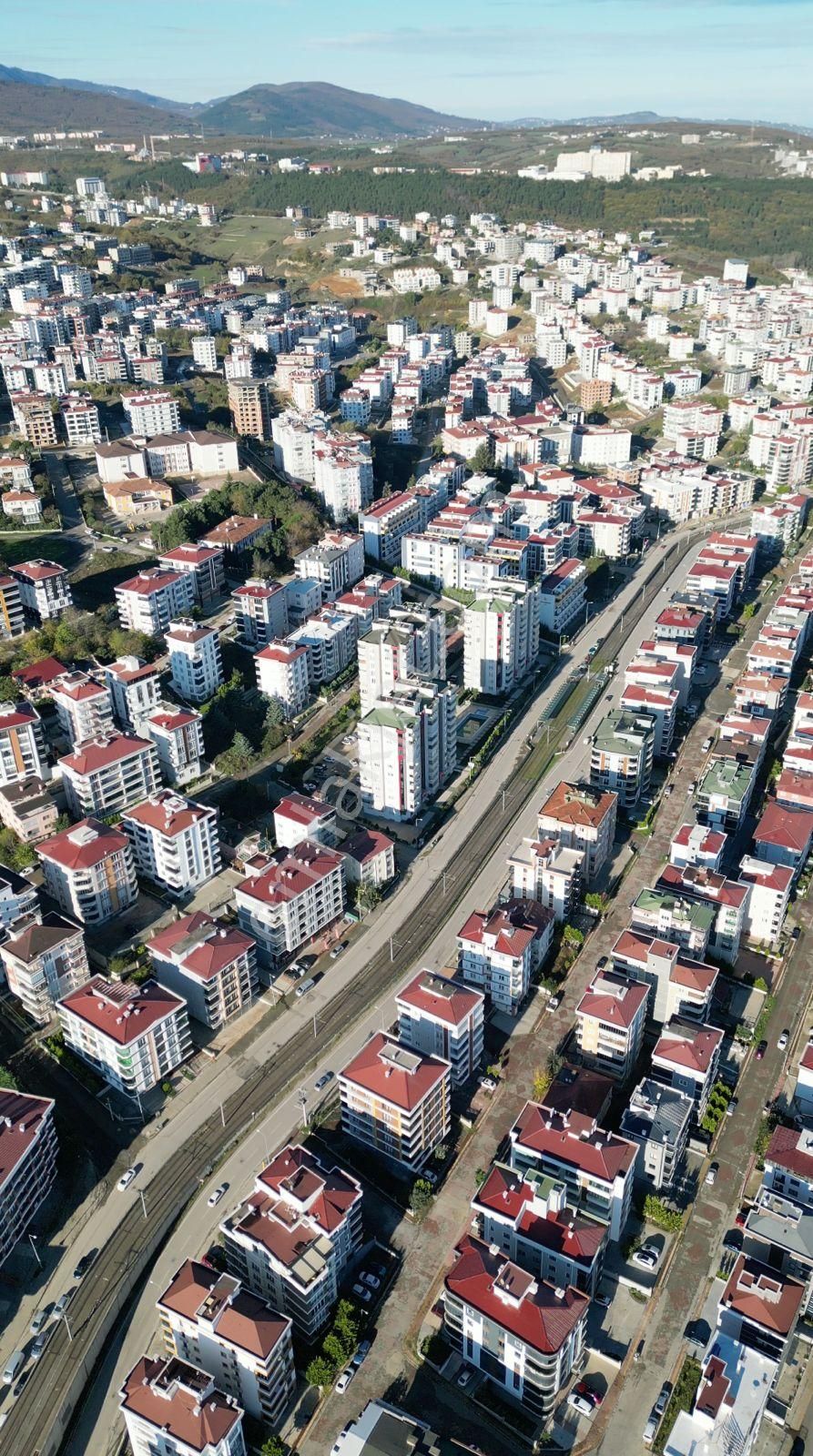 Körfez Utku Sitesinde Modern Donatılı Ve Cam Balkonlu Geniş 3+1!