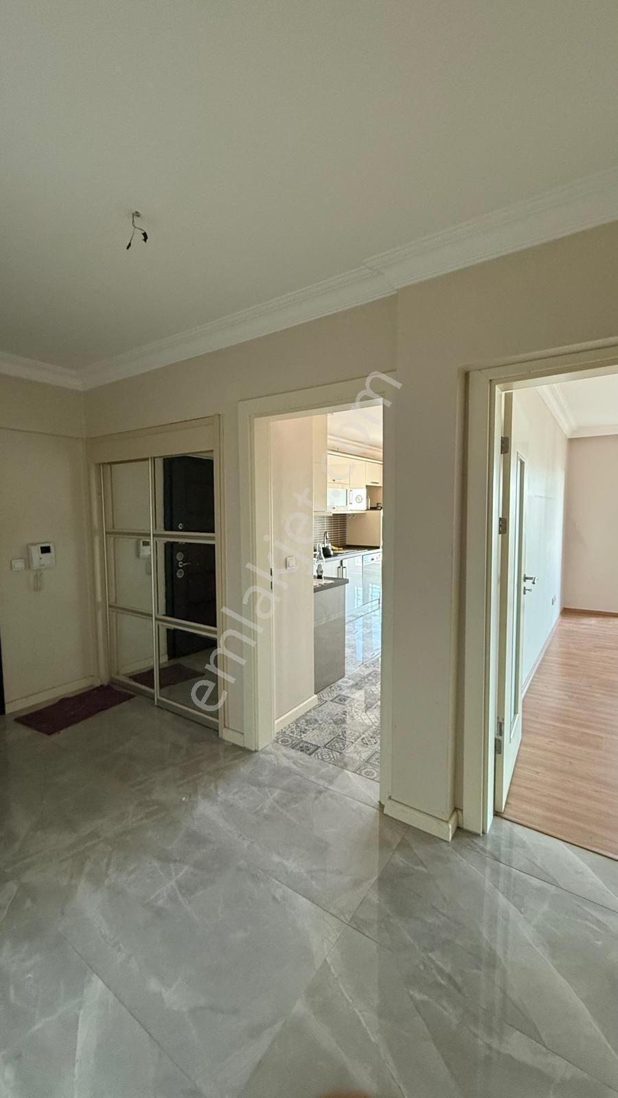 Körfez Utku Sitesinde Modern Donatılı Ve Cam Balkonlu Geniş 3+1! - Görsel 9