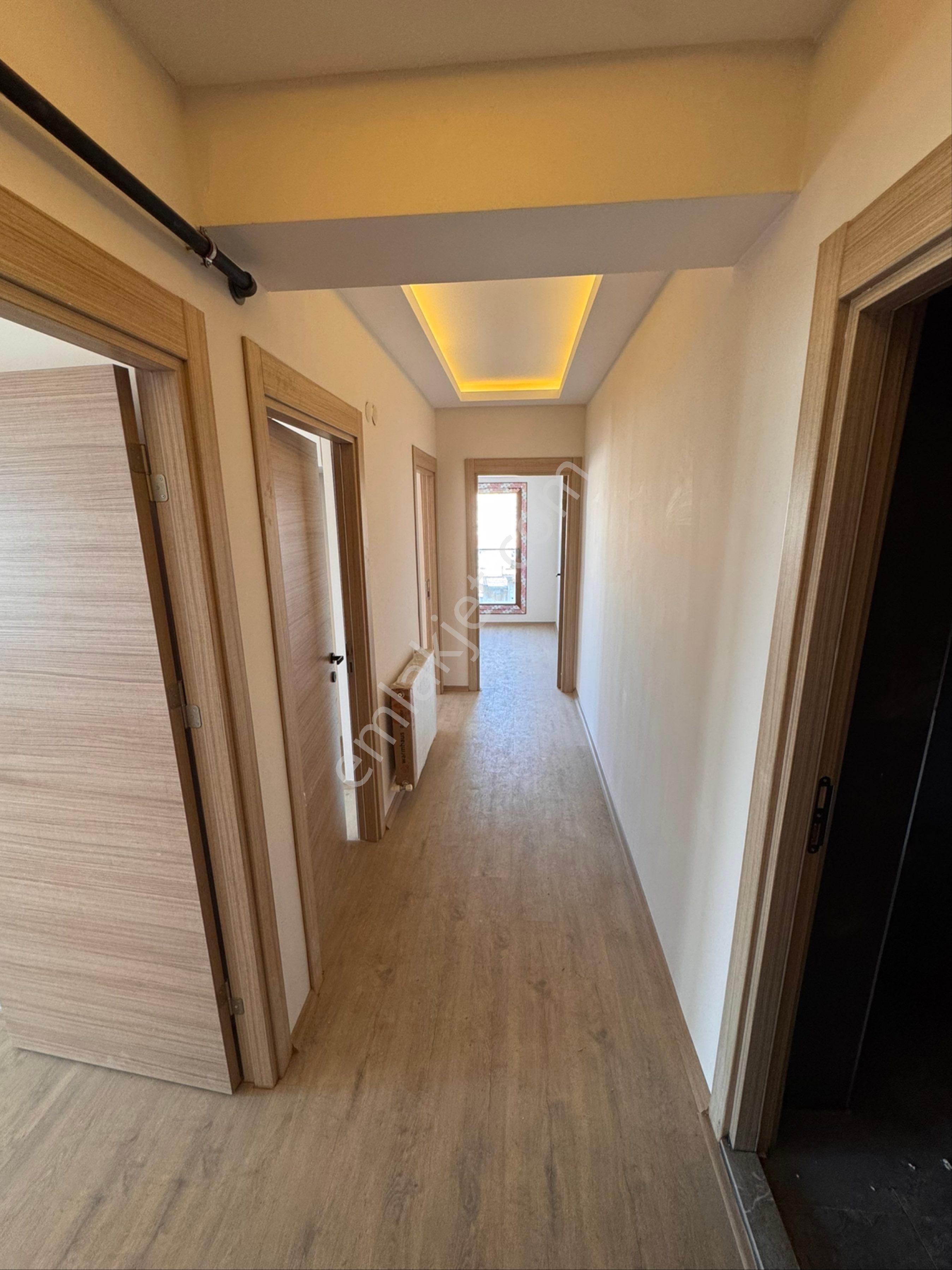 İzmir Buca Site İçerisinde Kapalı Mutfak 2+1